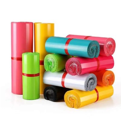 Kleuren LDPE gepersonaliseerde poly mailers verzendzakken enveloppe in rol